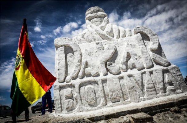 Escultura con la que el pueblo boliviano recibió el Raid.