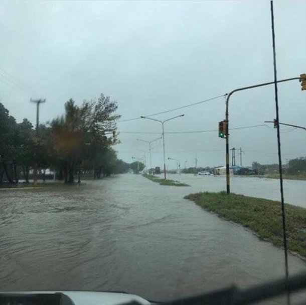 Asi esta en este momento el ingreso al autodromo del Chaco ( TW: Damian Barischpolski‏ )