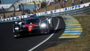 TOYOTA ARRIBA EN EL WARMUP