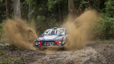 NEUVILLE LE PUSO EL MOÑO AL CAMPEONATO DE RALLY