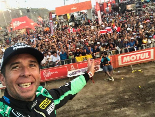 Silva con el publico peruano en este Dakar 2019