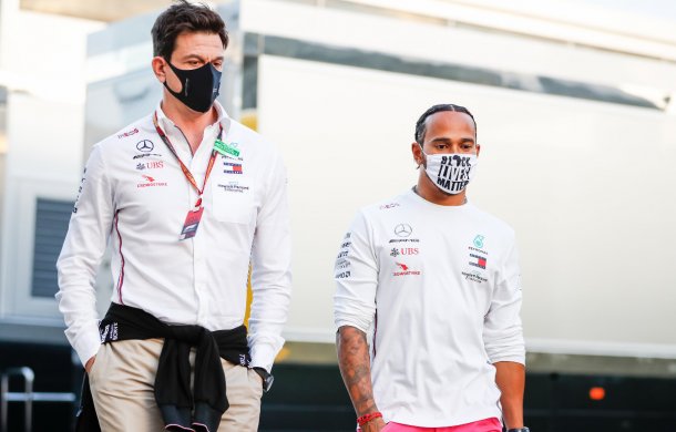 Toto Wolff y su piloto Hamilton 