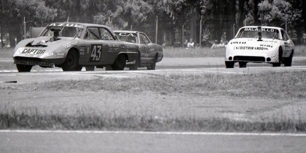 En la foto esta Luis Saint Germes (43), Miguel Parodi (30) y Julio Kraydeberg (131) en Bs As en 1976. (TW Guille Cejas)