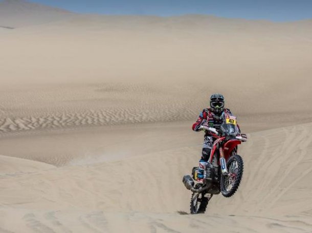 Las motos y su show en las arenas del Peru
