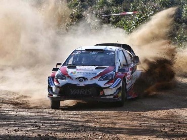 LATVALA PUSO SU TOYOTA ADELANTE