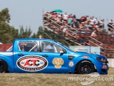 TC PICKUP CON NEUMÁTICOS PIRELLI