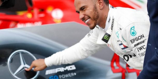 Lewis espera la vuelta de la F!, mientras tanto estudia francés e hizo cosas que tenia pendientes.