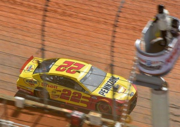 JOEY LOGANO FUE EL DUEÑO DE LA TIERRA EN BRISTOL