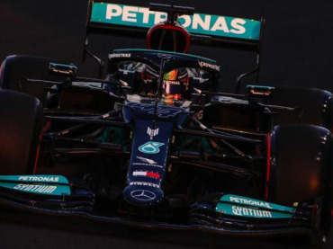 HAMILTON SE LLEVA LA POLE LUEGO DE UN GOLPE VERSTAPPEN