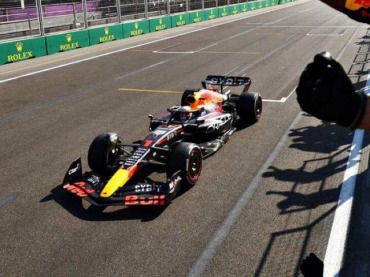 FESTEJÓ DE VERSTAPPEN, DÍA GRIS DE FERRARI