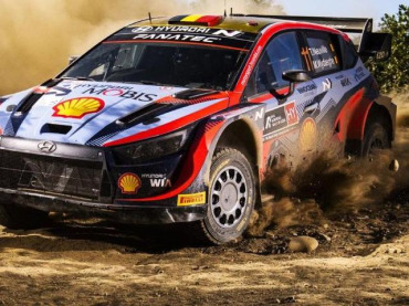 NEUVILLE SE QUEDÓ CON EL RALLY DE GRECIA