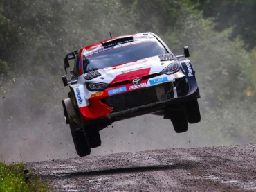 EVANS LIDERA EN EL RALLY DE FINLANDIA