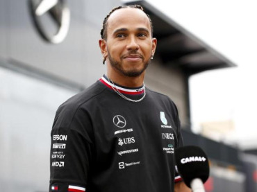 LEWIS HAMILTON FUERTEMENTE VINCULADO CON FERRARI