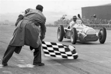 24 DE JUNIO - DÍA DEL PILOTO EN HONOR A JUAN MANUEL FANGIO 